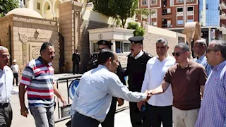 خدمات على مدار الساعة.. محافظ أسوان يتفقد محيط الكنائس استعدادًا للأعياد