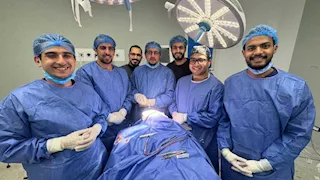 طوله 10 سم.. استخراج "فرامل دراجة" من محجر عين طفل بسوهاج