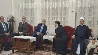 رسائل محبة من أسيوط.. المحافظ يشارك الأقباط قداس عيد القيامة المجيد (صور)