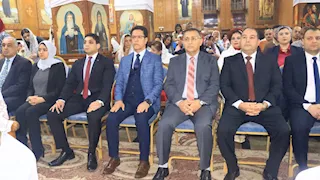 محافظ القليوبية يشهد قداس عيد القيامة بكنيسة العذراء في بنها (صور)