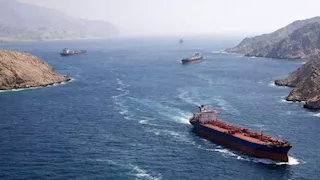 بعد انهيار مفاوضات أمريكا وإيران.. تراجع مفاجئ لناقلات نفط عملاقة في مضيق هرمز