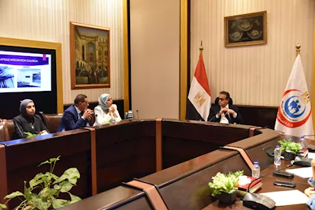وزير الصحة يناقش تطوير تجهيزات المنشآت الطبية بأحدث المعايير