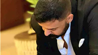 لقطات من عقد قران الشاعر عمرو حسن.. والجمهور يمازحه (صور)