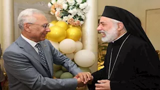 رئيس جامعة المنيا يترأس وفدًا طلابيًا لتهنئة الكنائس بعيد القيامة المجيد (صور)