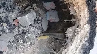 هبوط أرضي مفاجئ بقرية دفنو في الفيوم بسبب تريلا 