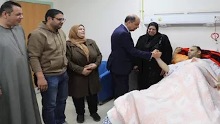 محافظ المنيا يزور النائب علي شرموخ للاطمئنان على حالته الصحية 