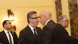 وزراء وشخصيات عامة يقدمون العزاء لوزير التموين في وفاة والد زوجته 