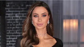 إطلالة راقية لانابيلا هلال بفستان برجندي تخطف الأنظار