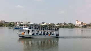 بـ 20 جنيهًا.. رحلات المراكب النيلية تجذب أهالي كفر الشيخ في شم النسيم -صور 