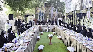 البابا تواضروس يلتقي أحبار الكنيسة على مائدة إفطار شم النسيم في دير السريان