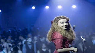 بعد أزمة "زغروطة" كوتشيلا.. معلومات وصور عن سابرينا كاربنتر