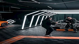 ما علامة PPF التي ظهرت في أحدث صور محمد رمضان.. وعلاقتها بالسيارات؟