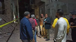 مكون من 3 طوابق.. انهيار جزئي لعقار في المنصورة بالدقهلية (صور)