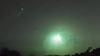 كرة نارية خضراء تضيء سماء بريطانيا وتثير دهشة السكان (صور- فيديو)