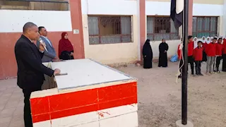 دموع في طابور الصباح.. تفاصيل وداع مدرسة لتلميذ ضحية حادث الوادي الجديد