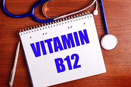 نقص فيتامين B12 في الجسم- علامات خفية احذرها "فيديوجرافيك"