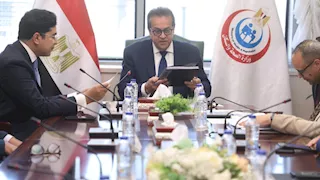 وزير الصحة يبحث تطوير مستشفى الكبد المصري ببلطيم