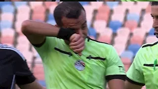 غادر الملعب باكيا.. إصابة حكم مباراة مودرن سبورت والجونة