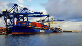 تداول 238 ألف طن بضائع و9 آلاف حاوية بميناء الإسكندرية