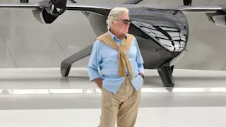 حسين فهمي يشارك صورًا من رحلته لـ الصين أثناء تصوير فيلمه الجديد