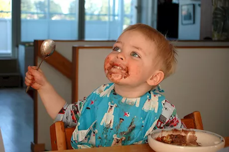 طبيب يوضح أسباب عدم شعور أطفال التوحد بالشبع بعد تناول الطعام