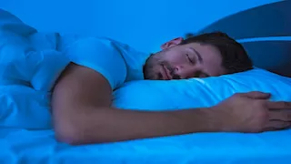  تأثير استخدام الشاشات على النوم وصحة الجسم