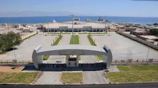  إغلاق ميناء نويبع بسبب سرعة الرياح وارتفاع الأمواج 