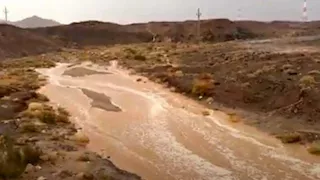 تقلبات جوية مفاجئة بجنوب سيناء.. أمطار في النبي صالح وسيول في وادي الفرنجة