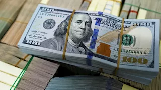 الدولار يقلص مكاسبه وينخفض في 10 بنوك مقابل الجنيه بنهاية تعاملات الخميس