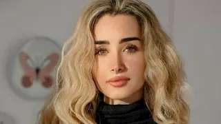 بإطلالة كاجوال أنيقة.. كيف نسقت هنا الزاهد إطلالتها؟