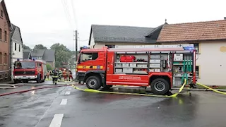 إصابة 5 أشخاص إثر حريق هائل دمر مجمعا سكنيا للاجئين في ألمانيا