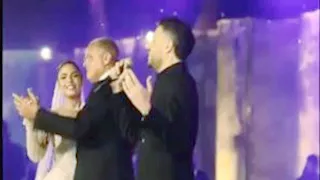 المنتج محمد السعدي يرقص مع ابنته بحفل زفافها على غناء محمد حماقي - صور 