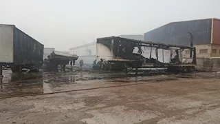 حريق داخل مخزن شركة شهيرة في المنطقة الصناعية بالعبور دون خسائر بشرية