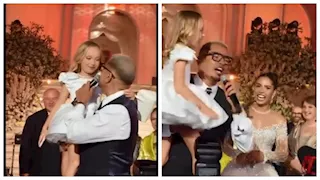 عمرو دياب يوقف الغناء بحفل زفاف ابنة السعدي بسبب طفلة لتشاركه غناء"خطفوني"- صور 