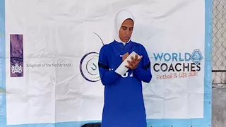 صعيدية وعائلتها تقبلت الأمر بعد 20 عاما.. حكاية فايزة حيدر أول مصرية تدرب فريق رجال - حوار