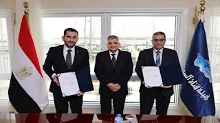 رئيس قناة السويس يوقع مذكرة تفاهم مع غرفة الملاحة الدولية -صور