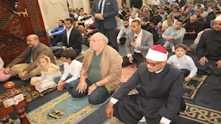 الملك أحمد فؤاد الثاني يؤدي صلاة الجمعة فى مسجد القائد إبراهيم بالإسكندرية -صور