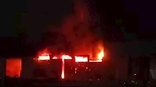 اندلاع حريق هائل بمخزن في القناطر الخيرية بالقليوبية 