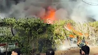  النيران تلتهم 10 سيارات في الزقازيق والحماية المدنية تمنع كارثة -صور