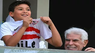 بالفيديو.. لقطة مؤثرة لحسن شحاتة وحفيده من مباراة الزمالك