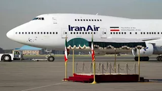 إيران تعلن إعادة فتح جزئي لمجالها الجوي