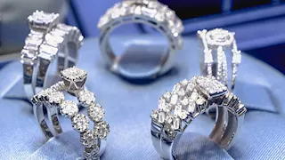 مركز الملاذ الآمن: الفضة تتحرك عالميًا وتستقر فى مصر