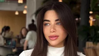 الأسود يليق بها.. يارا السكري تتألق بجامبسوت أنيق