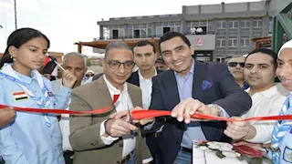 وزير الرياضة ومحافظ الجيزة يفتتحان مركز الشيخ زايد بعد تطوير شامل