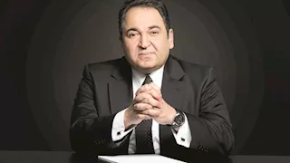 "الأموال الساخنة تضرب الجنيه".. محمد علي خير يكشف خسارة 15% في مارس