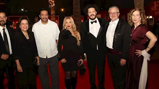 ليلى علوي وحمزة العيلي..نجوم الفن في العرض الأول لمسرحية "فرايداي"