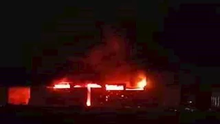 السيطرة على حريق ضخم بثلاثة مصانع بالقناطر الخيرية - صور