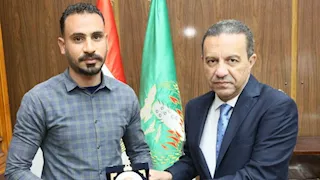 "نزل من غير تفكير".. محافظ المنوفية يكرم شابًا أنقذ فتاة من الغرق في بحر شبين