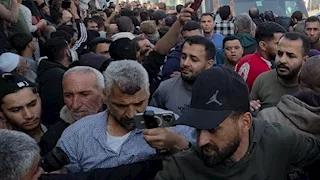 بالصور.. الاحتلال يفرج عن 24 أسيرًا فلسطينيًا من غزة