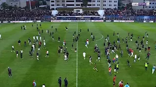 منافس الزمالك.. اشتباكات وفوضى يؤجلان قمة أولمبيك آسفي واتحاد العاصمة في الكونفدرالية